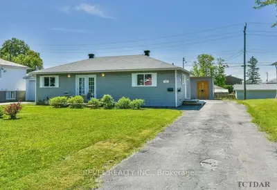 Detached in Timmins