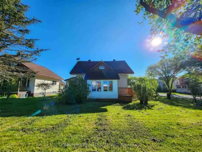 Detached in Iroquois Falls