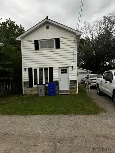 Detached in Timmins