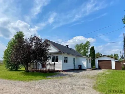 Detached in Iroquois Falls