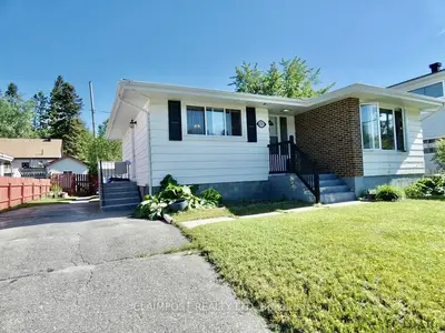 Detached in Timmins