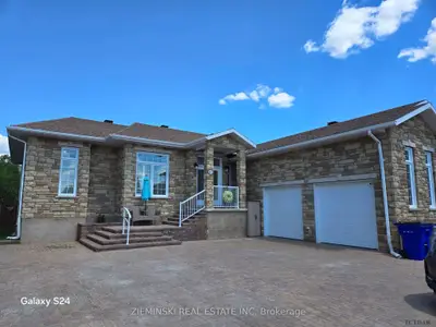 Detached in Timmins