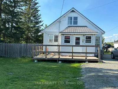 Detached in Englehart