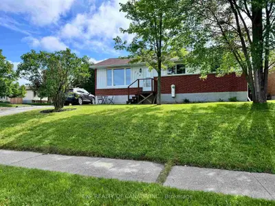 Detached in Timmins
