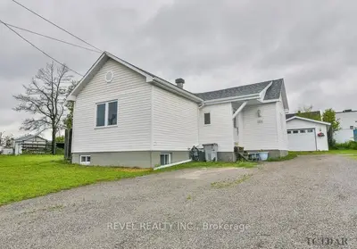 Detached in Timmins