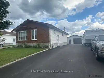 Detached in Timmins