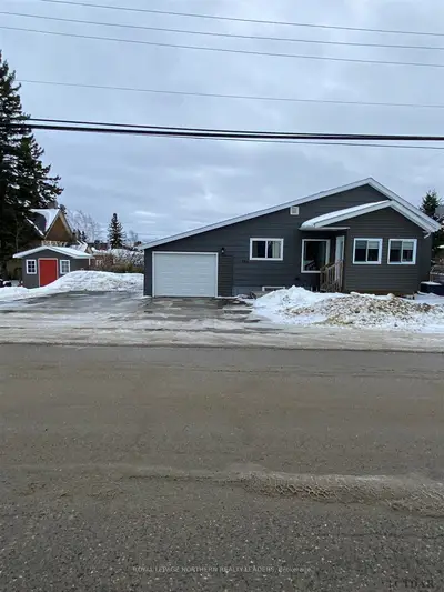 306 Sixth Street, Cochrane, On P0l 1c0