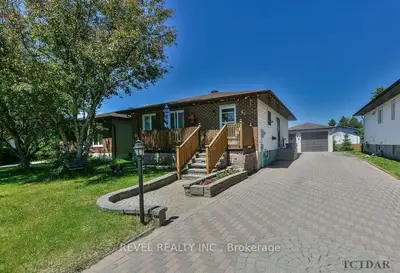 Detached in Timmins
