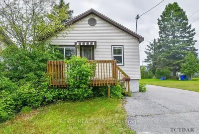 Detached in Timmins