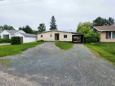 Detached in Englehart
