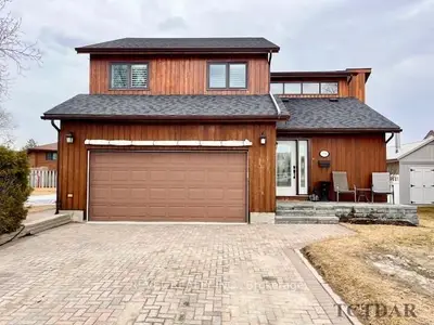Detached in Timmins