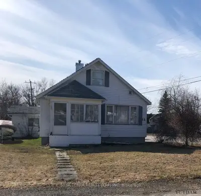 15 Empire Avenue, Kapuskasing, On P5n 1p7