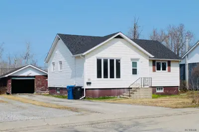 18 Poplar Crescent, Kapuskasing, On P5n 1y1