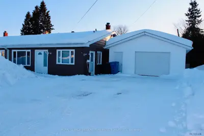 10 Superior Street, Kapuskasing, On P5n 2c4