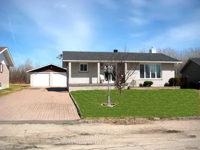11 Mateev Avenue, Kapuskasing, On P5n 3g2