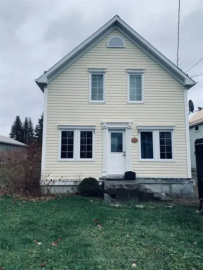 25 Niven Street, Temiskaming Shores, On P0j 1p0