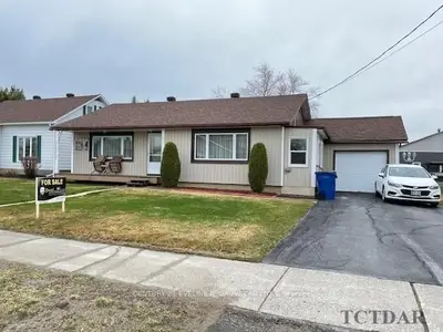 43 Tenth Street E, Armstrong, On P0j 1e0