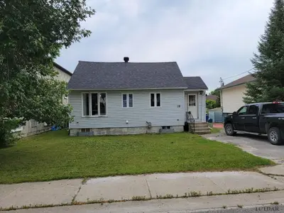 18 Stewart Avenue, Kapuskasing, On P5n 1s1