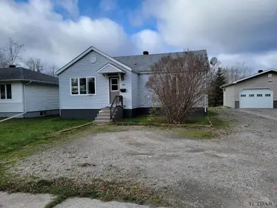12 Poplar Crescent, Kapuskasing, On P5n 1x9