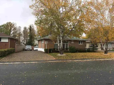 12 Ottawa Street, Kapuskasing, On P5n 1y5