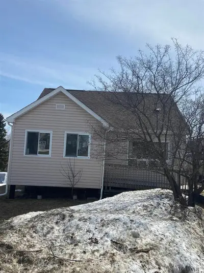 220 Fifth Avenue, Cochrane, On P0l 1c0