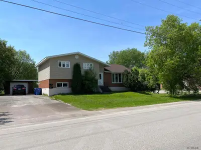 8 Nipigon Avenue, Kapuskasing, On P5n 1z4