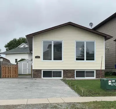 430 Lonergan Boulevard, Timmins, On P4p 1e1