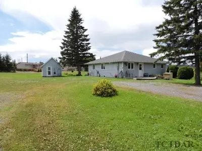 10 Diamond Street, Englehart, On P0j 1h0