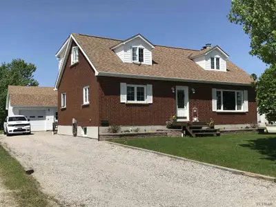 22 Mackenzie Avenue, Kapuskasing, On P5n 3b9