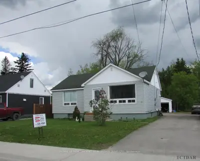 10 Montgomery Avenue, Kapuskasing, On P5n 1m5