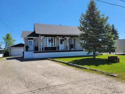1 Hudson Place, Kapuskasing, On P5n 2j3