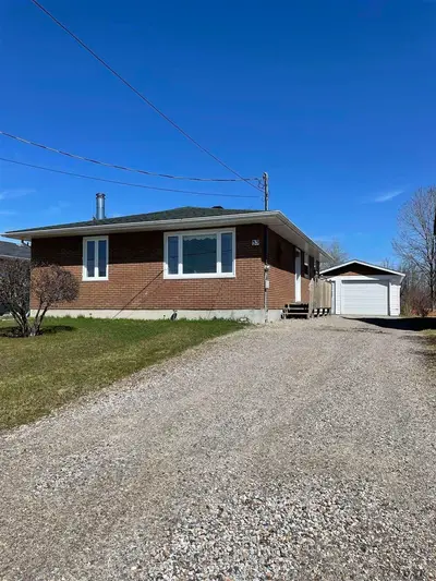 35 Wolfe Street, Kapuskasing, ON P5N 2J1