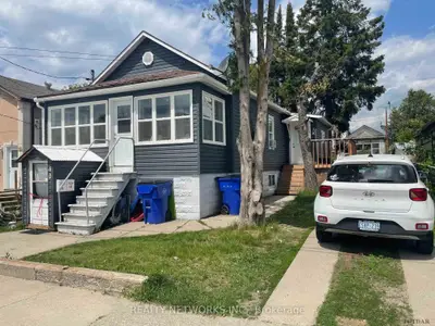 38 Montgomery Avenue, Timmins, On P4n 3g2