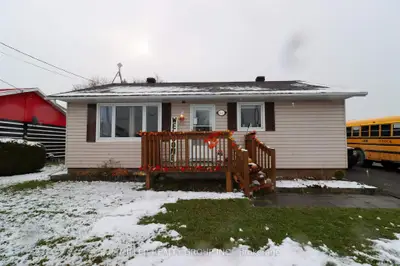 29 9th Street, Armstrong, On P0j 1e0