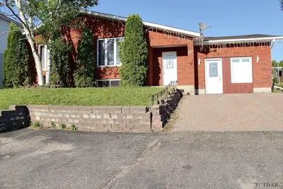 242 Ninth Avenue, Cochrane, On P0l 1c0
