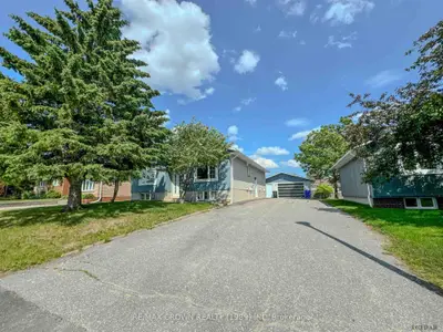 Detached in Hearst