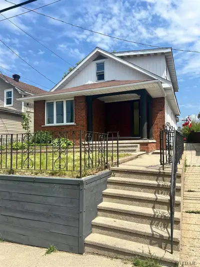 Detached in Timmins