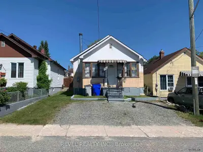 Detached in Timmins