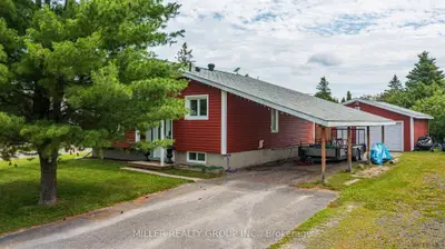 Detached in Armstrong