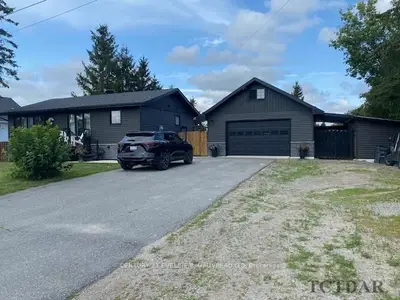 Detached in Armstrong