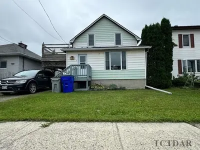 Detached in Timmins