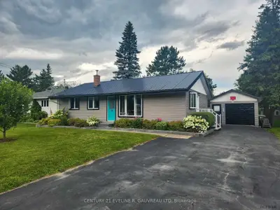 Detached in Englehart