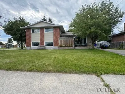 Detached in Timmins