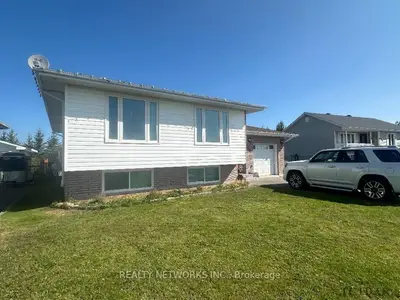 Detached in Timmins