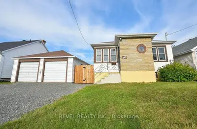 Detached in Timmins