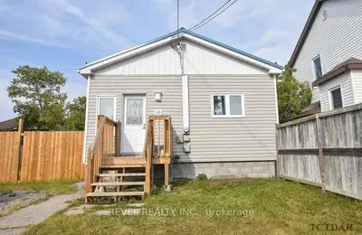Detached in Timmins