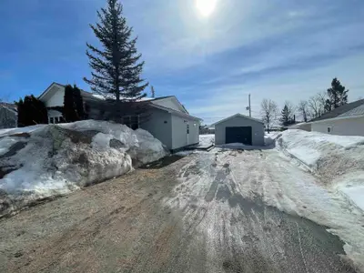 22 Huron Road, Cochrane, On P0l 1c0