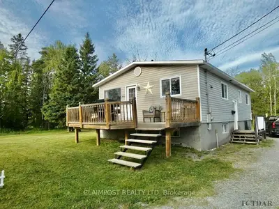 Detached in Timmins