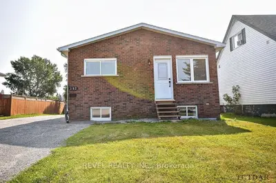 Detached in Timmins