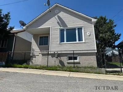 Detached in Timmins